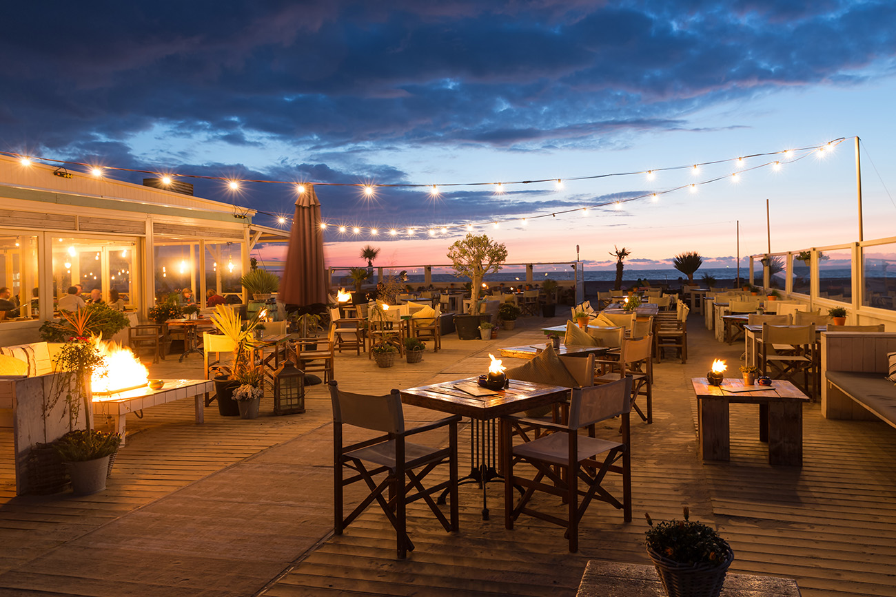 Scheveningen,,The,Netherlands,-,Apr,30:,Sea,Sunset,With,Eating