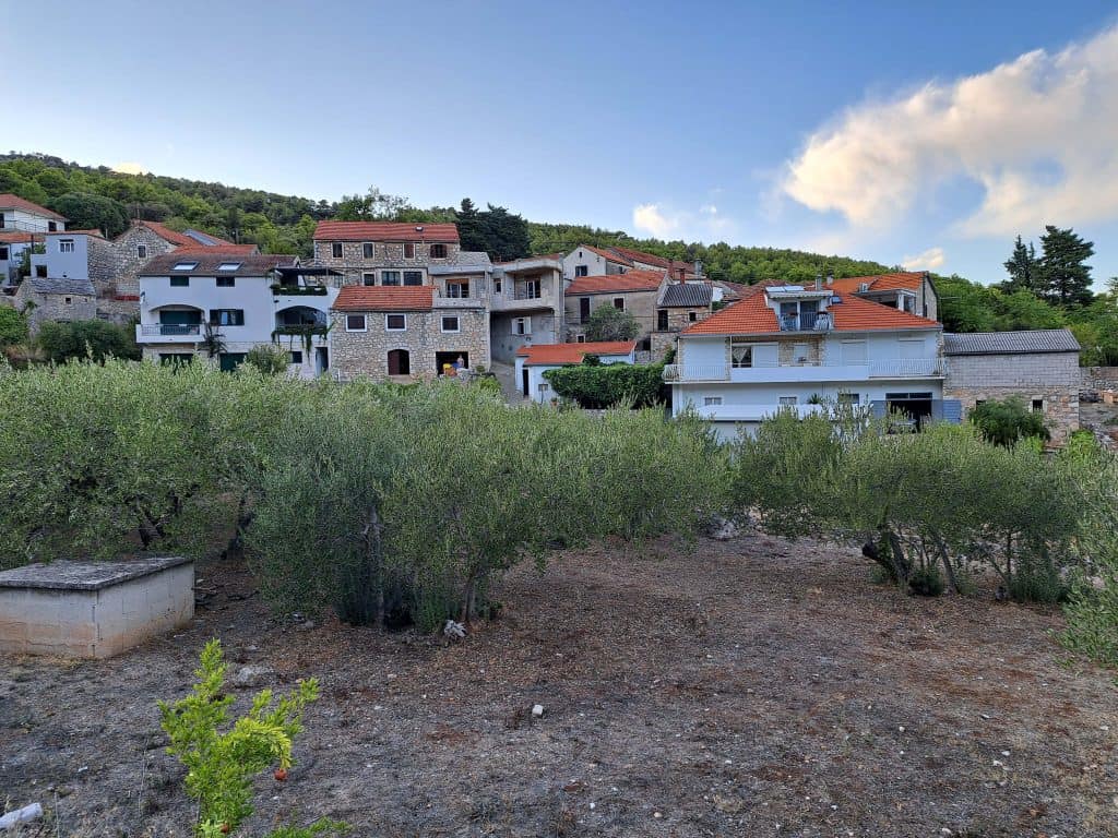 Houses of Dol on the slope above olive groves