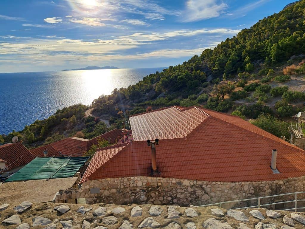 Taken i Sveta Nedjelja ovanför havet i solnedgången