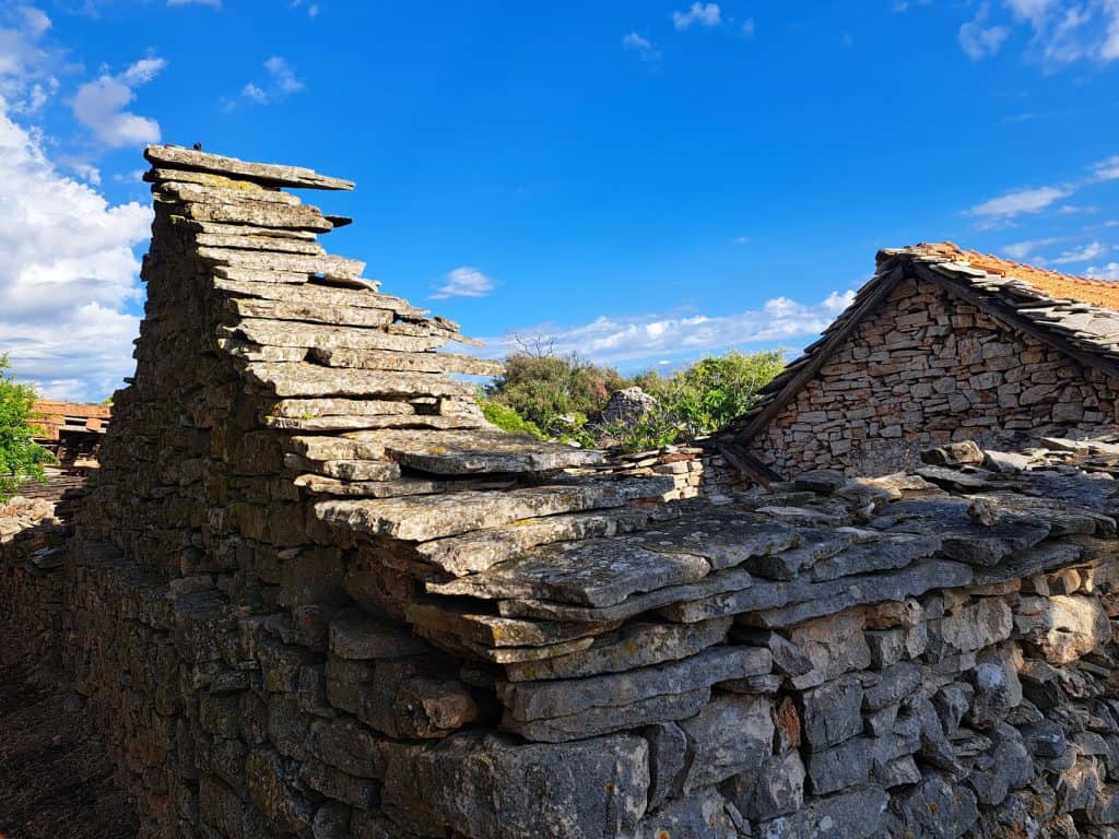 Stone-slab roof of a cottage in Humac
