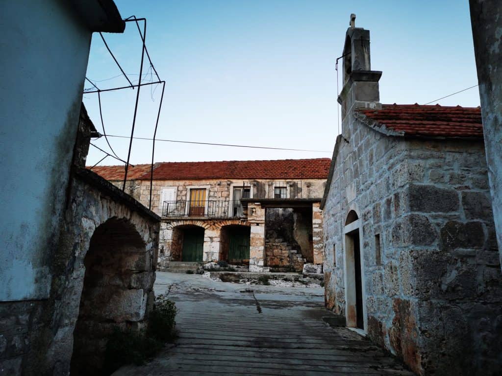 Stone archway and houses in one of the hamlets of Gdinj