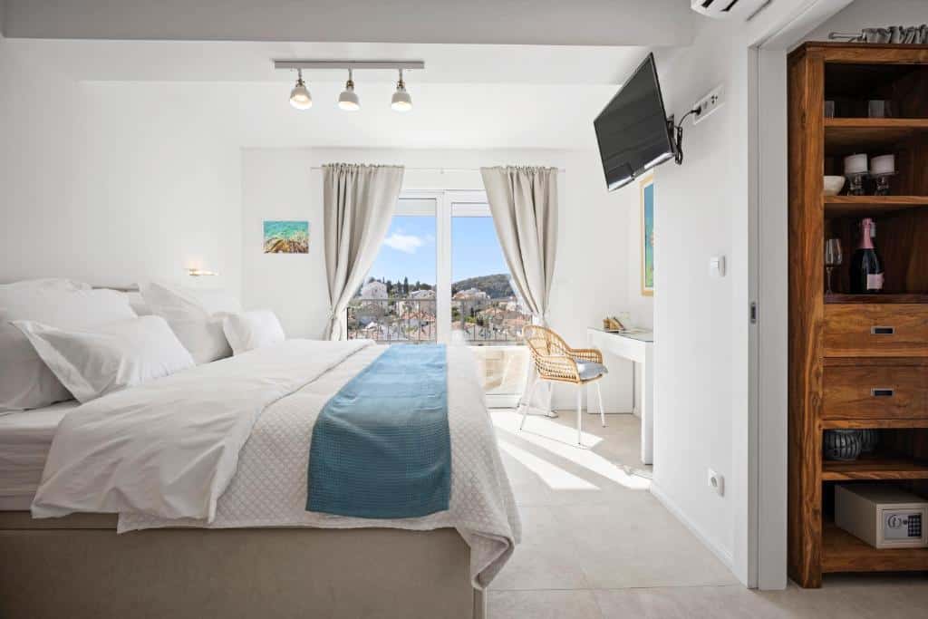 Stunning Seaview Retreat