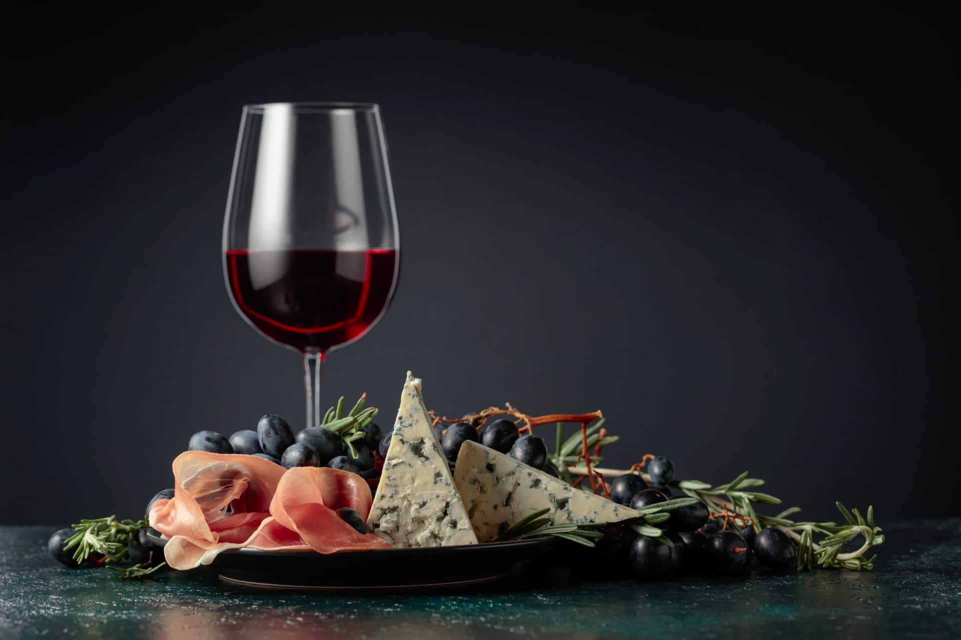 Red wine with cheese and grapes