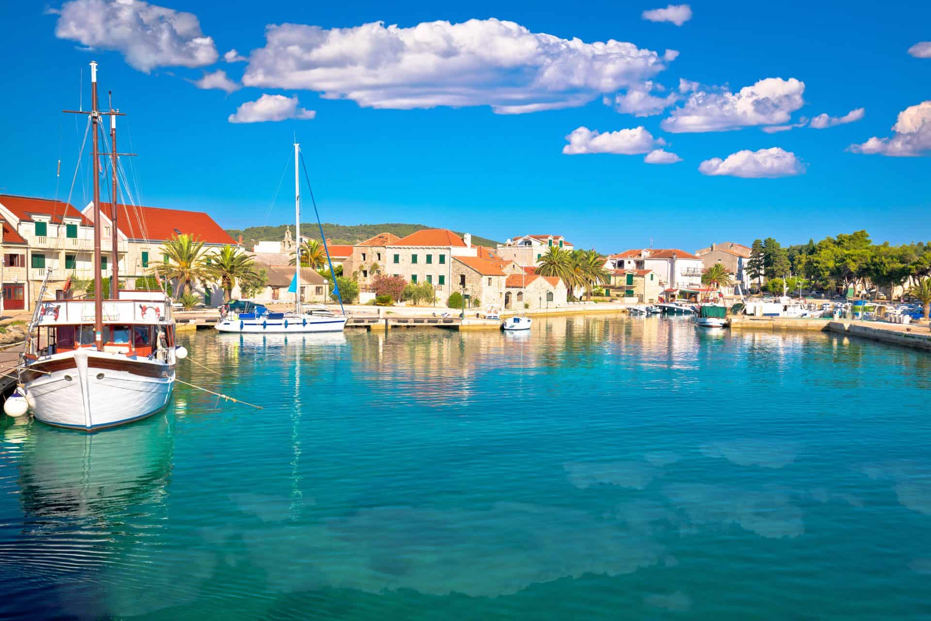 Sućuraj harbour boats