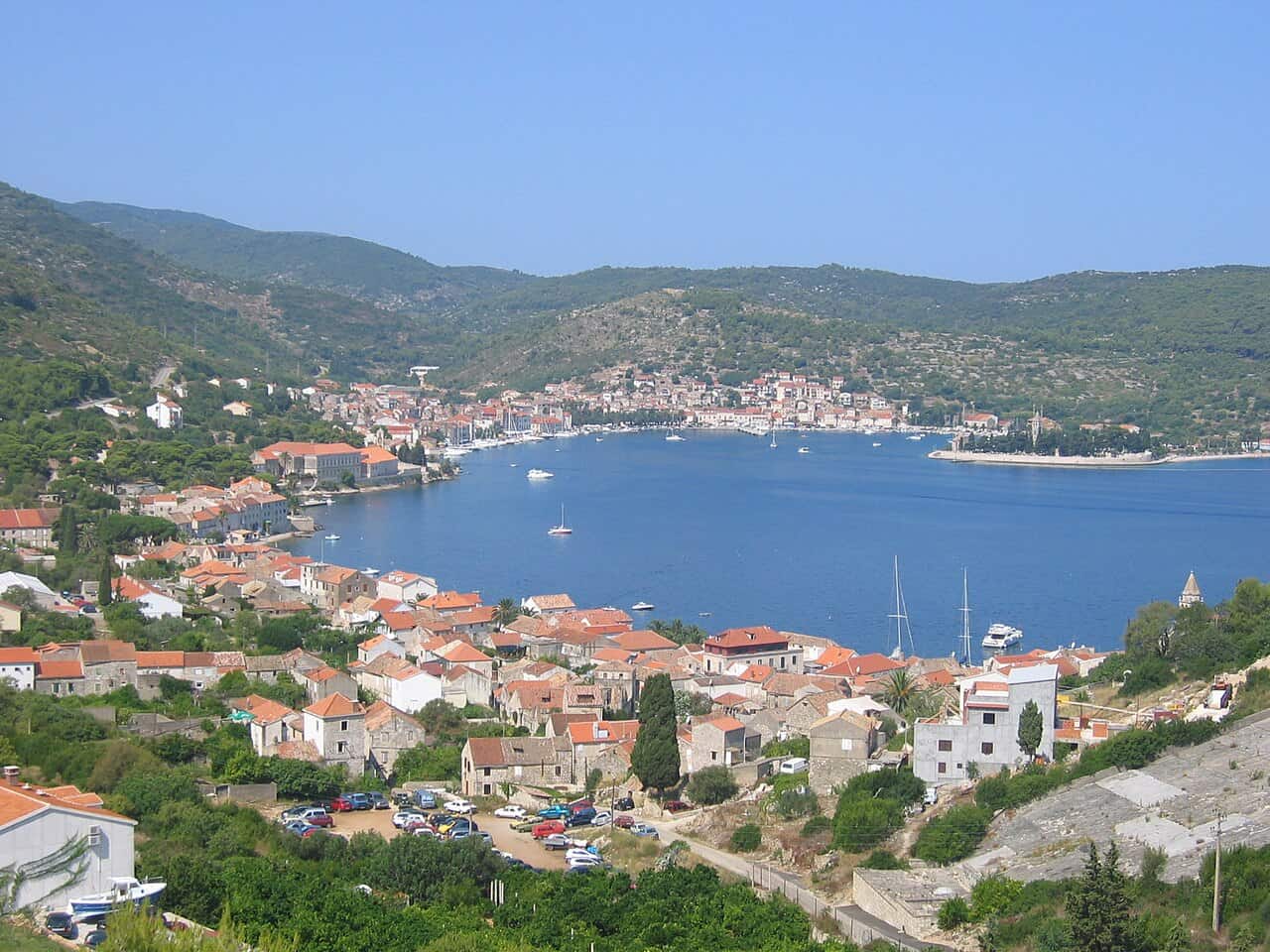Vis town bay