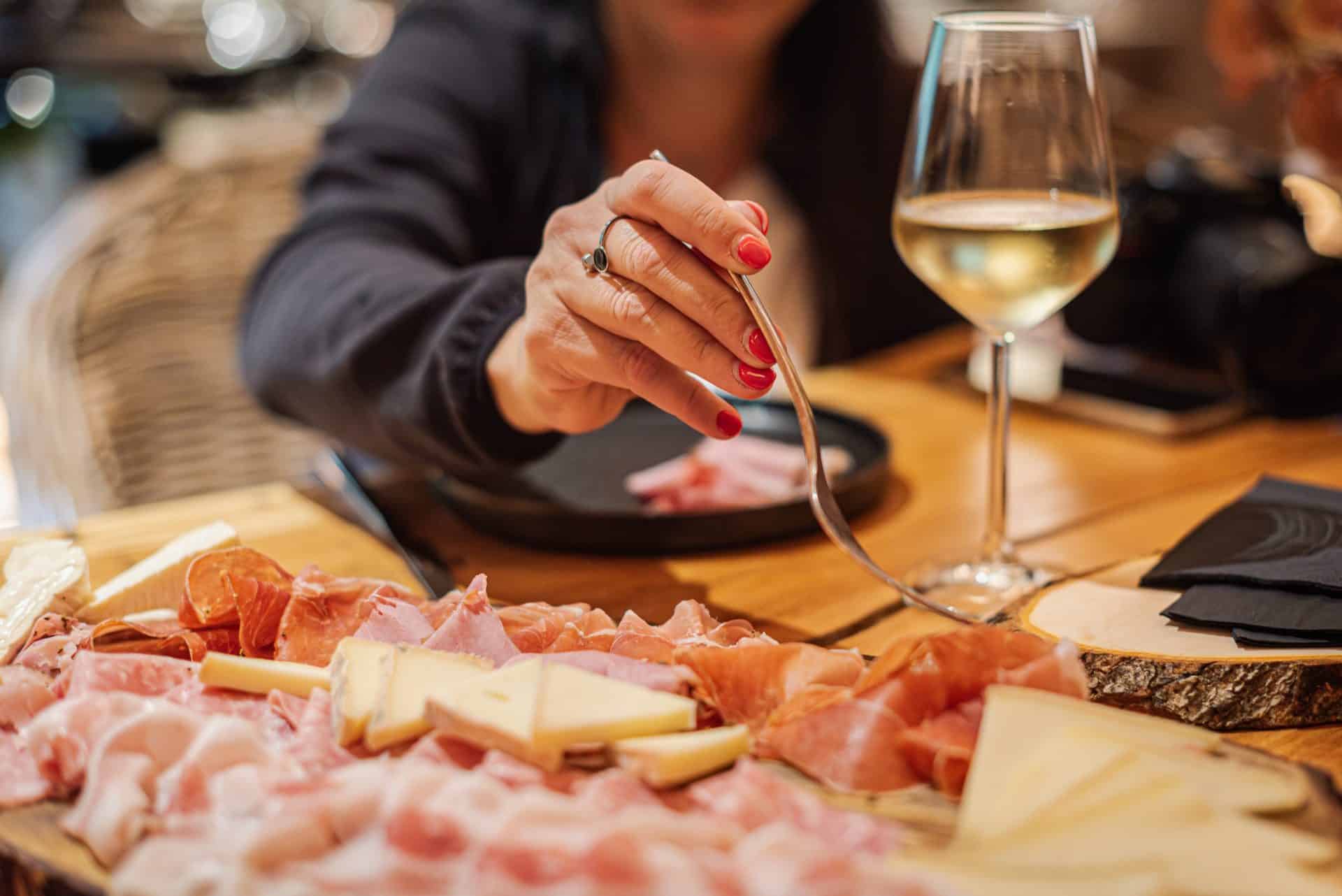 White wine with prosciutto and cheese