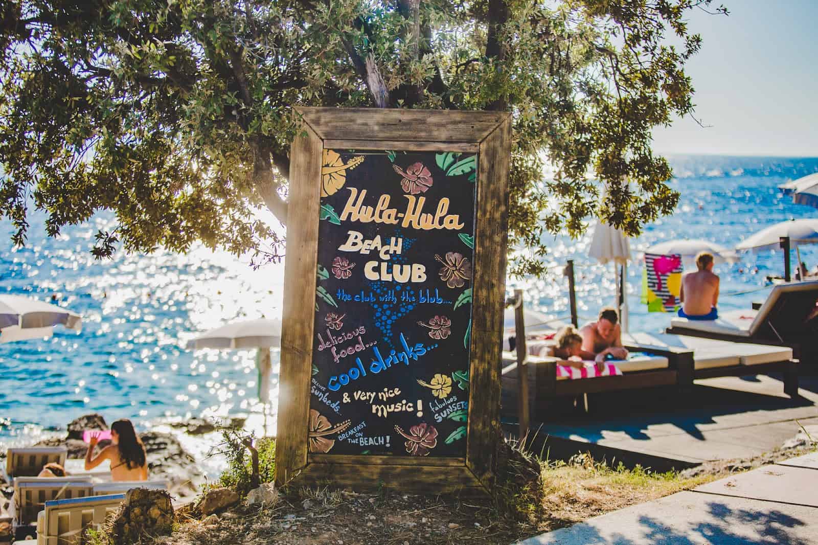 plaža Hula Hula beach, otok Hvar