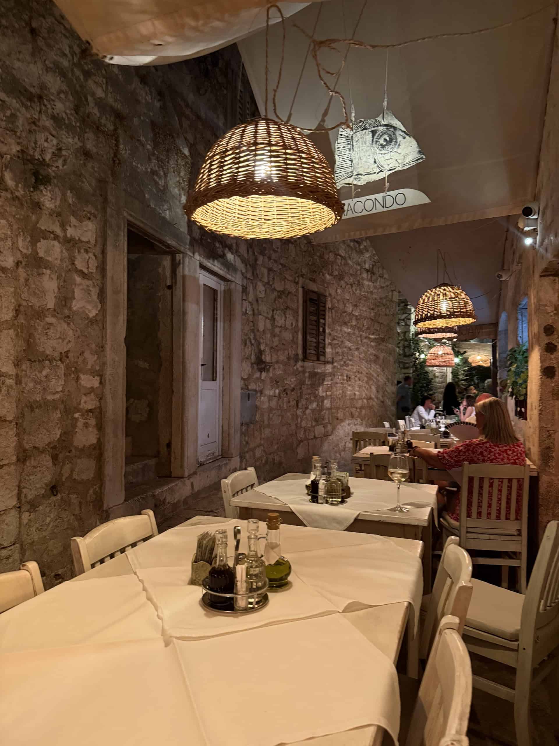 Macondo, Hvar foto 2