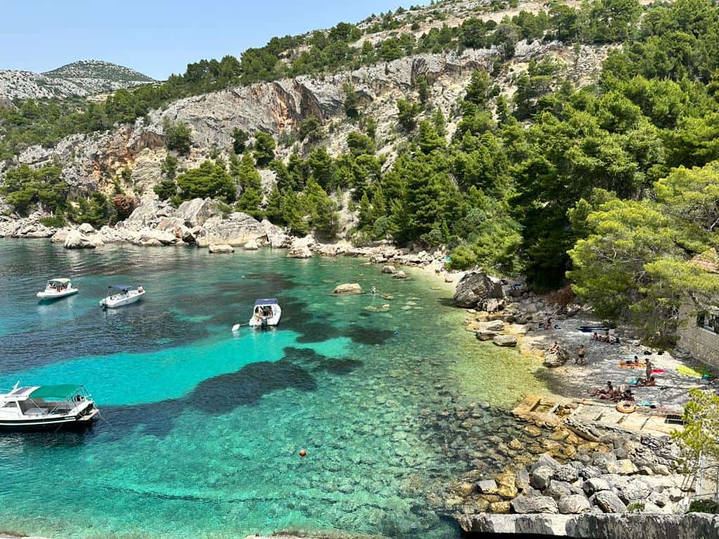 Plaža Malo Zarace, Hvar