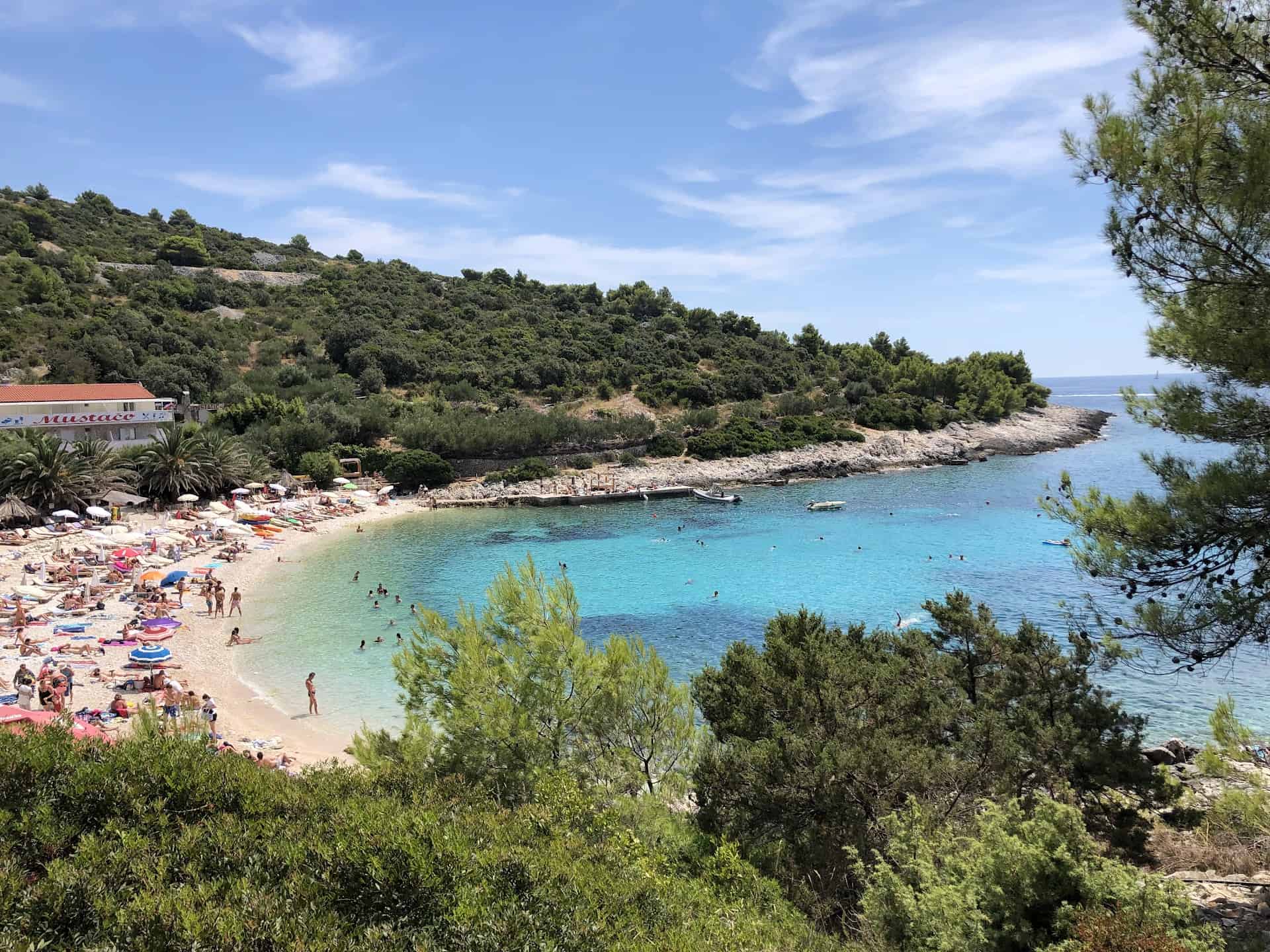 Plaža Pokonji Dol, Hvar