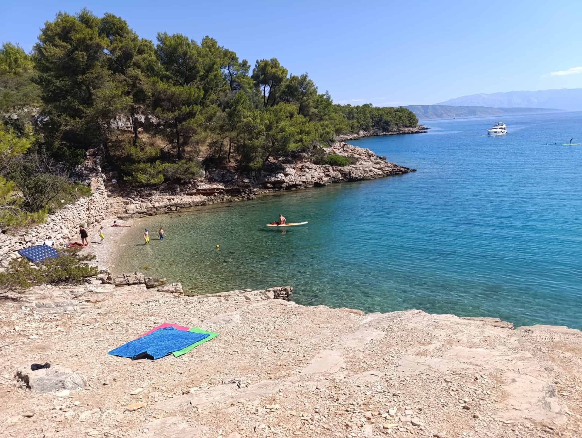 Plaža Vrboska pinewood, Hvar