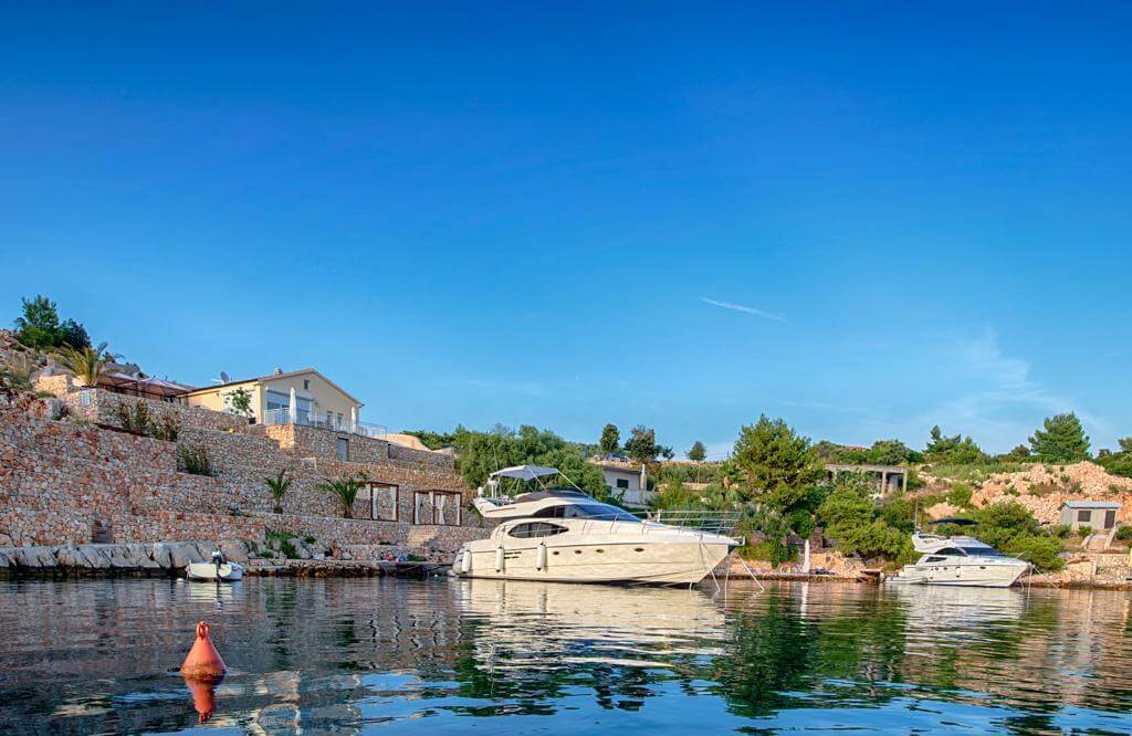 Azimut 52 boat rental Hvar