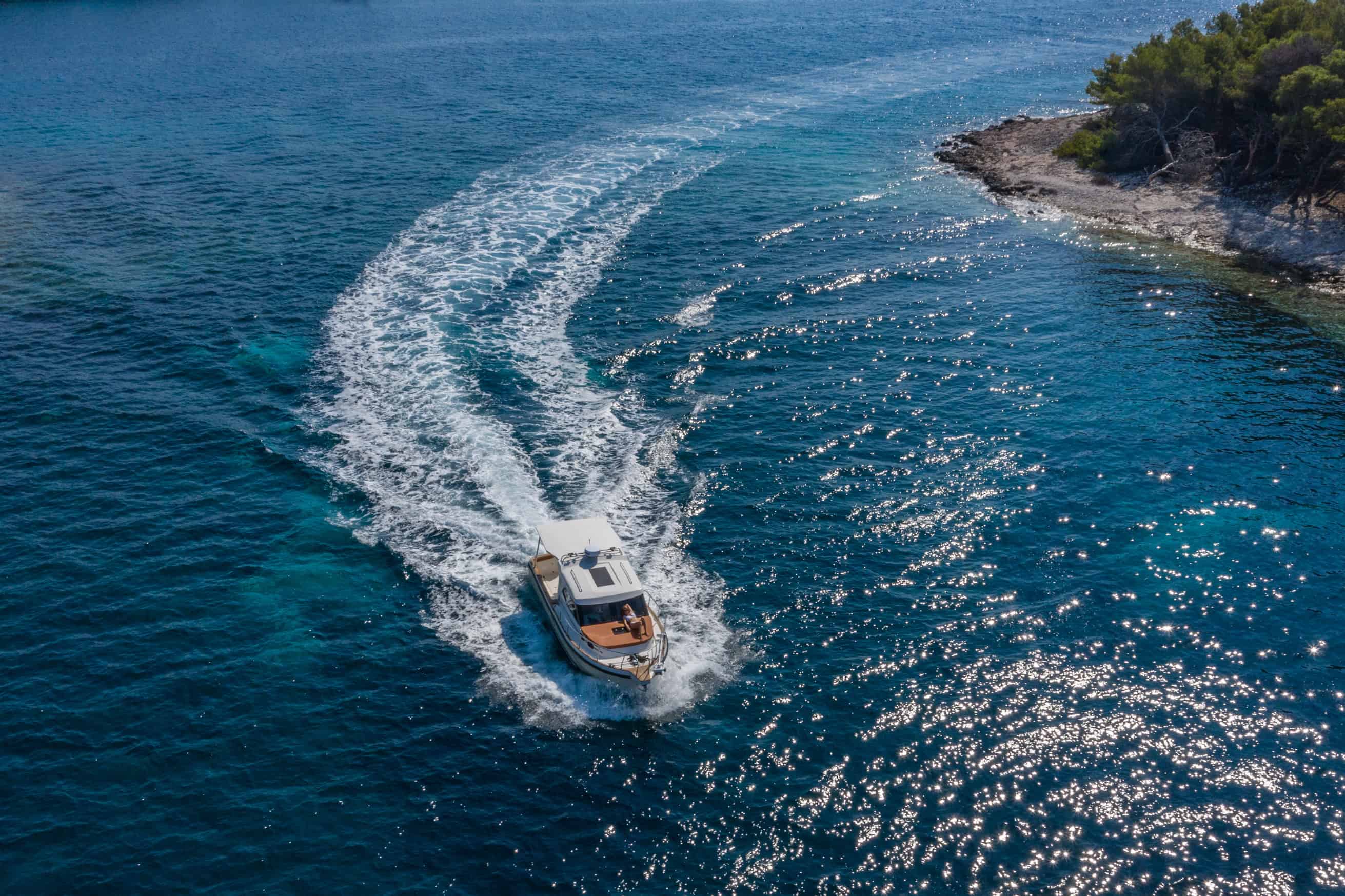 Camaro 1000 rent a boat Hvar photo 3
