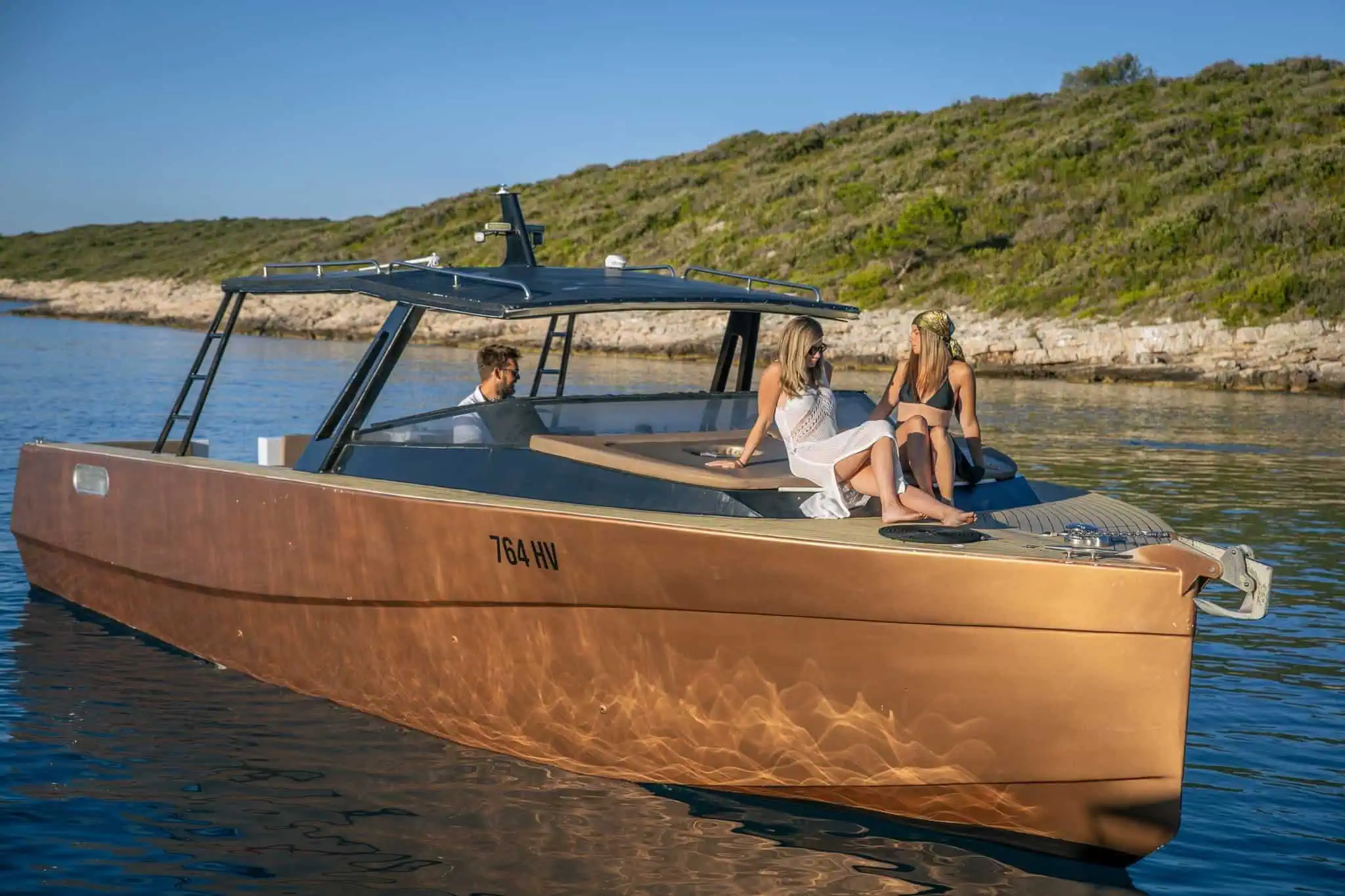 Colnago 37 rent a boat Hvar photo 1